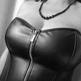 Bella( • )( • )Donna